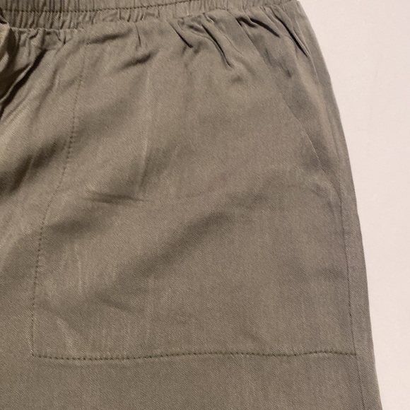 $20 outfit, olive joggers with summer top - Picture 5 of 7